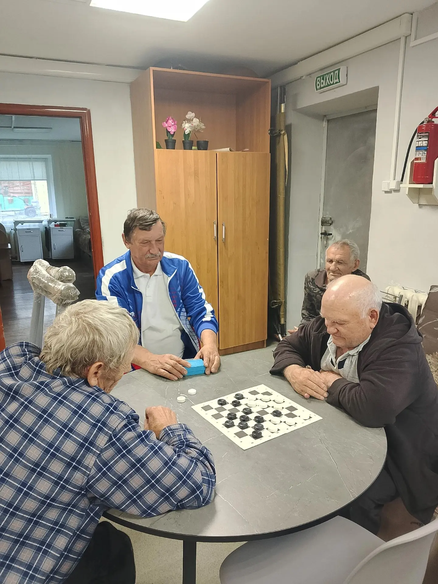 ♟️ Ветераны из Дома милосердия встретились за шашечной доской
