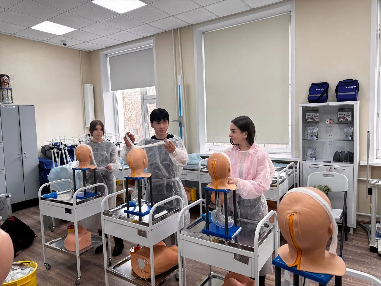 🎓 Ребята из 9Б и 9В классов под руководством социального педагога Анжелики Нуртдиновны Николаевой по