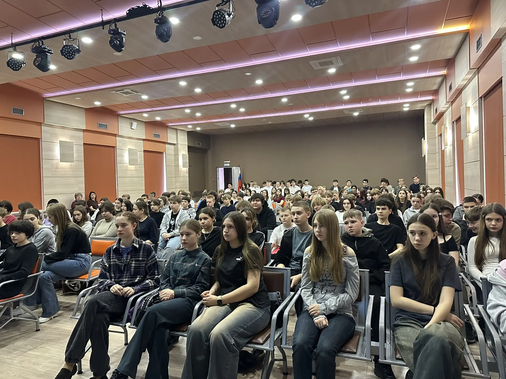 🎬 В нашей школе для старшеклассников прошёл особенный киноурок — фильм «Предательство» 🎥  Эта картин