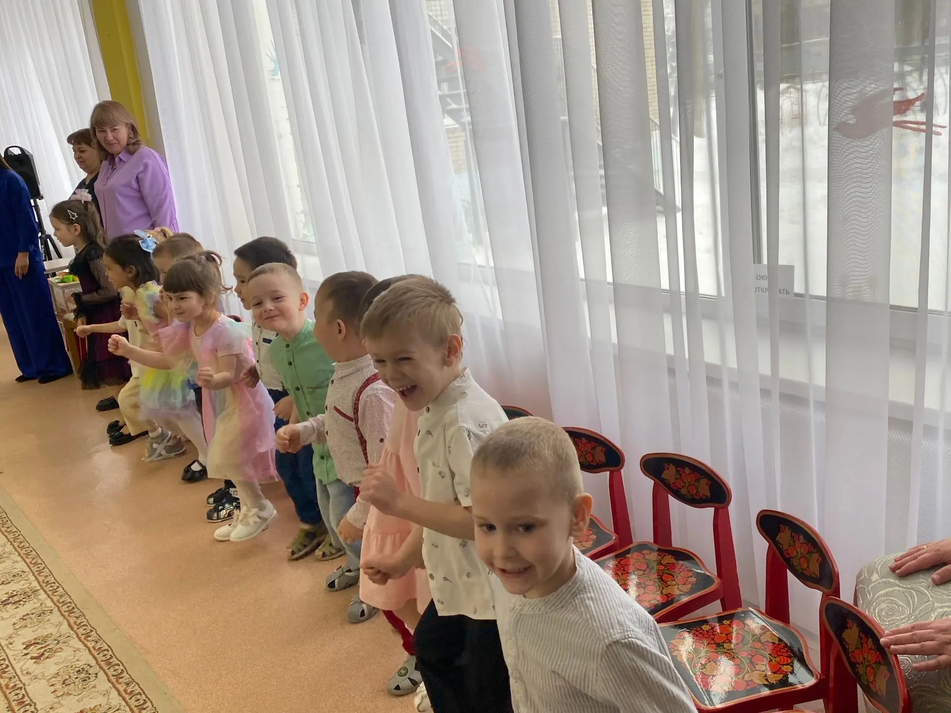 Весёлый праздник 8 марта в наших средних группах!