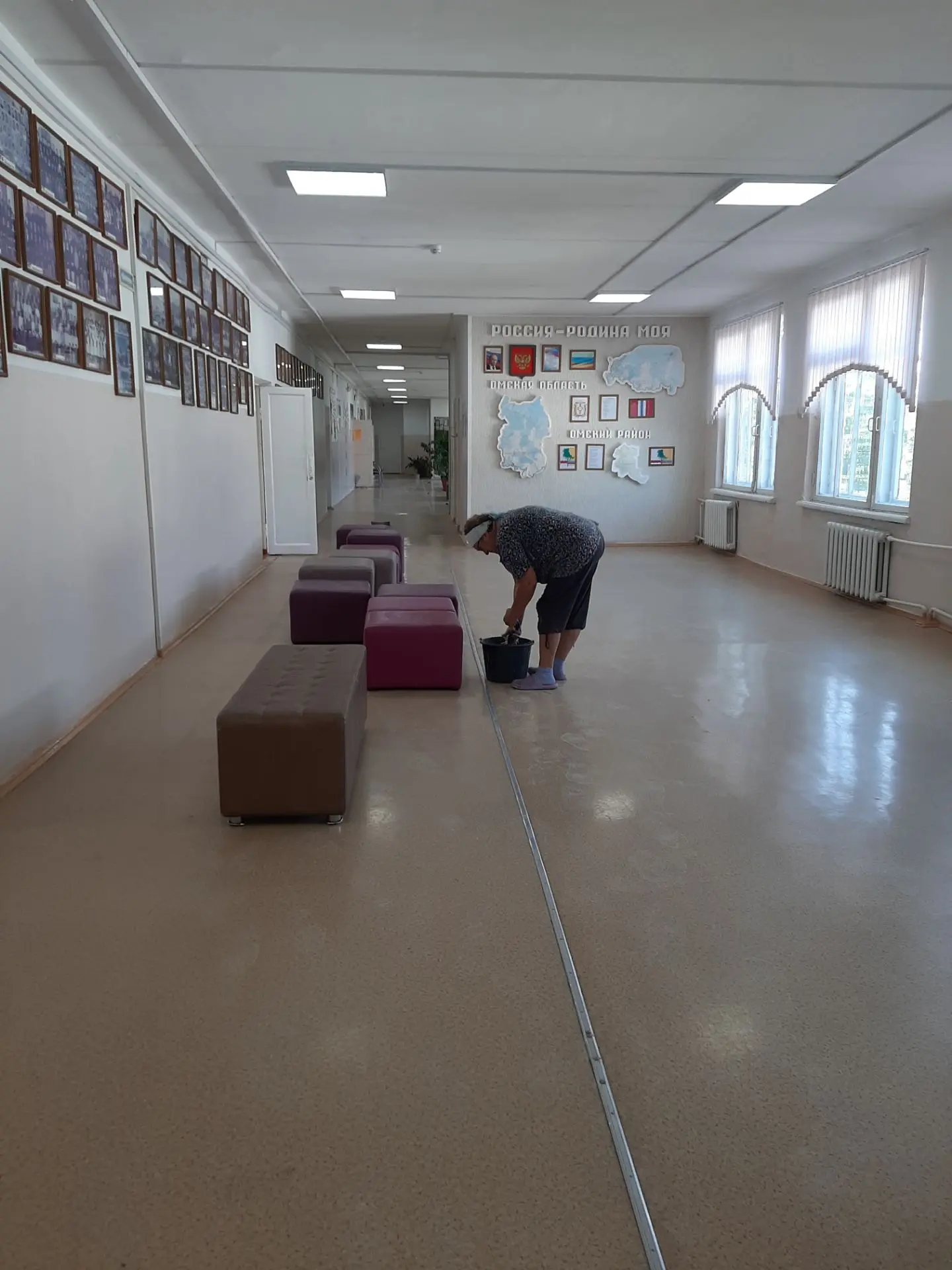 Подготовка к приёмке школы идёт к завершению! Все трудятся,  и взрослые и дети!!! Особа...