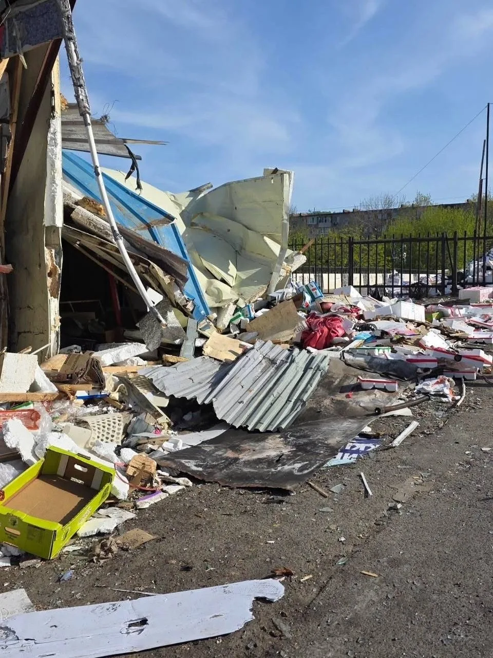 После сноса рынка «Спортивная» во Владивостоке на его месте осталась огромная свалка  Жители Владиво
