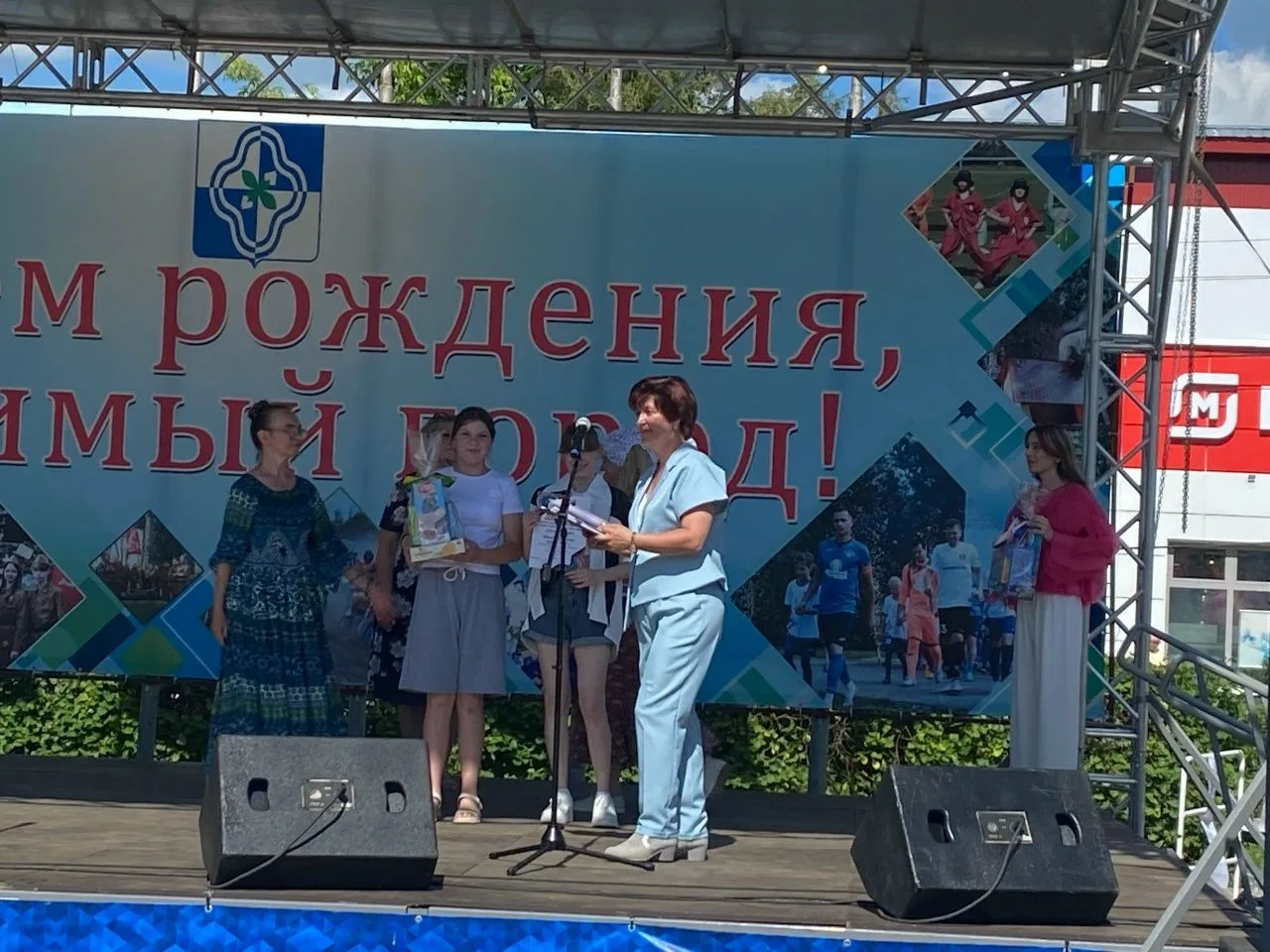 Сегодня школьный театр моды "КИТ" стал участником открытого регионального фестиваля - конкурса народ