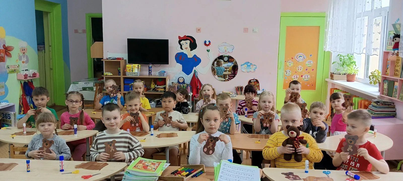 В рамках реализации сетевой дополнительной общеобразовательной программы «Наклей-ка» в ...