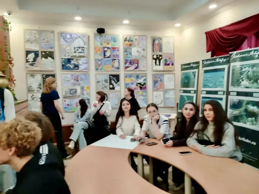 🎭 Спектакль «Петрушка‑победитель»: уроки мужества для нового поколения 🎭  В преддверии Дня Победы на
