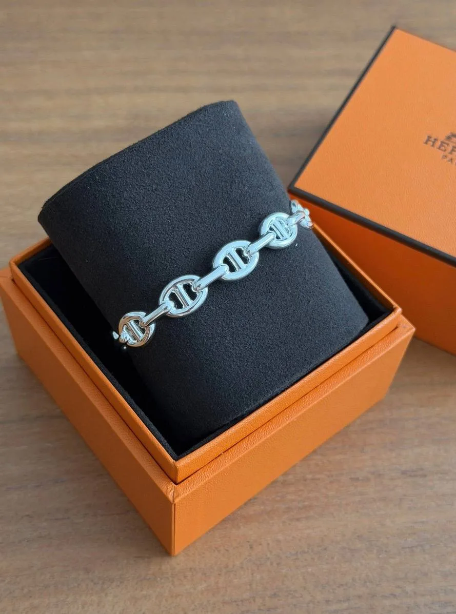 Браслет Hermes 😍

Бренд: Hermes
Комплект: Полный
Состояние: новое, не носился 

Стоимость: 70.000₽

