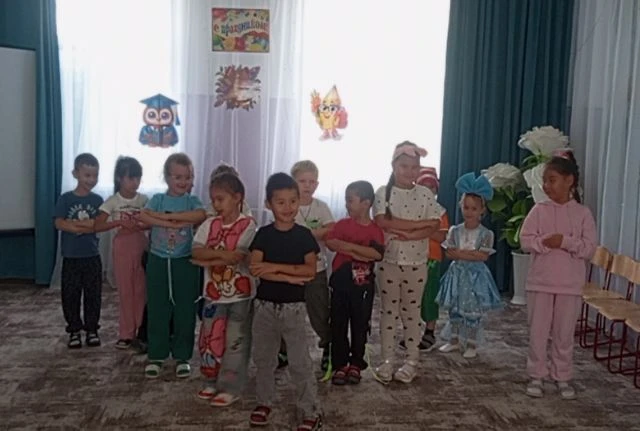 День знаний в подготовительной группе прошёл весело, познавательно и запомнился детям я...