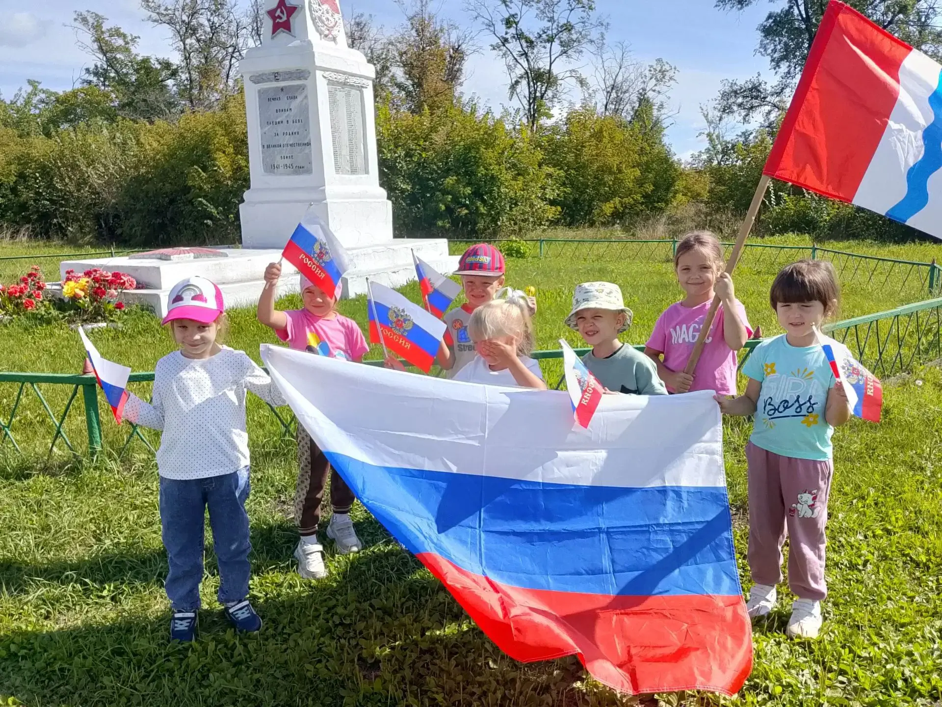 22 августа — День Государственного флага Российской Федерации. В нашем детском саду это...