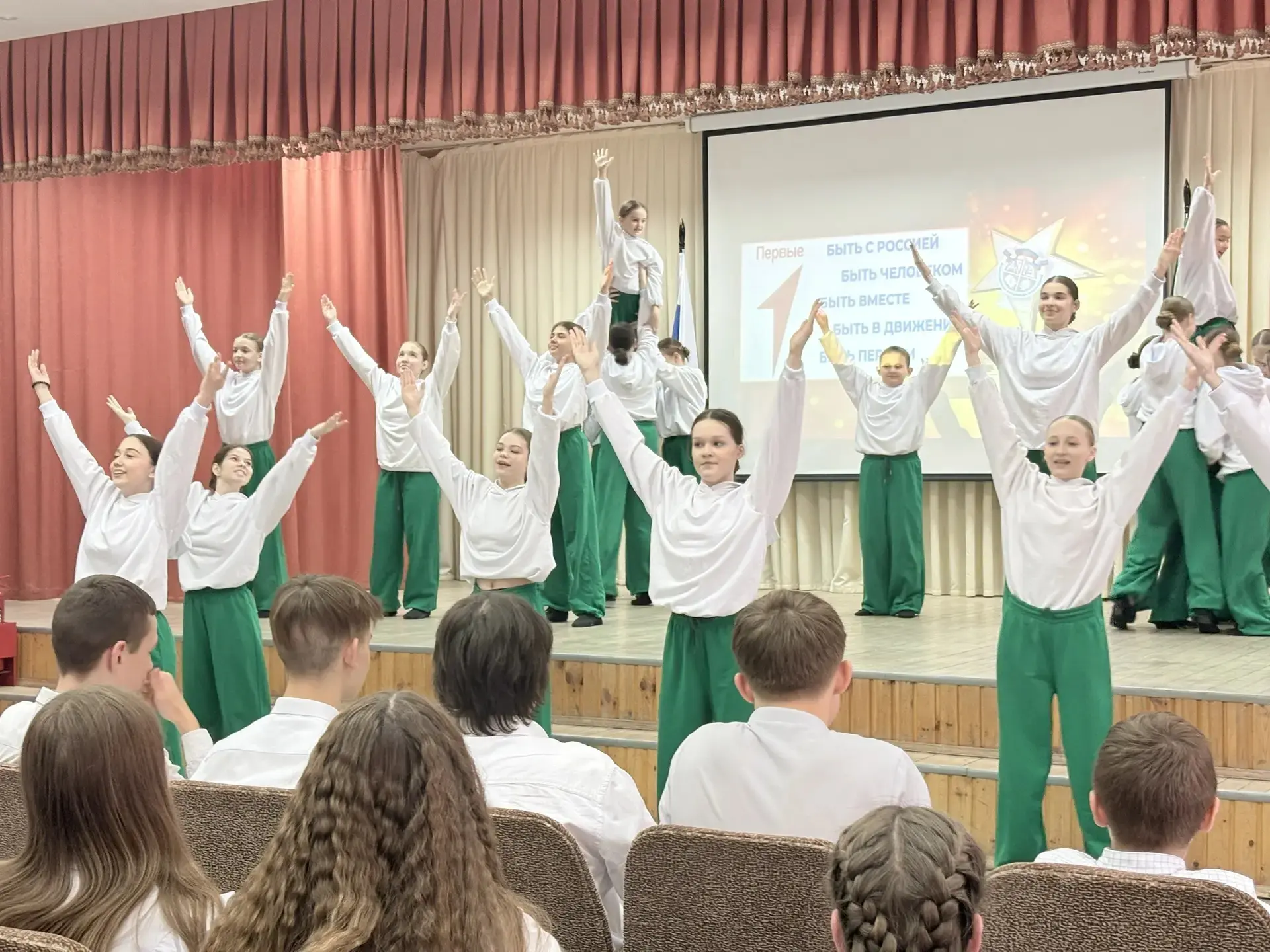🏆 ГОРДОСТЬ ШКОЛЫ: ЦЕРЕМОНИЯ НАГРАЖДЕНИЯ ЮНЫХ ЭРУДИТОВ  В нашей школе прошла торжественная церемония 