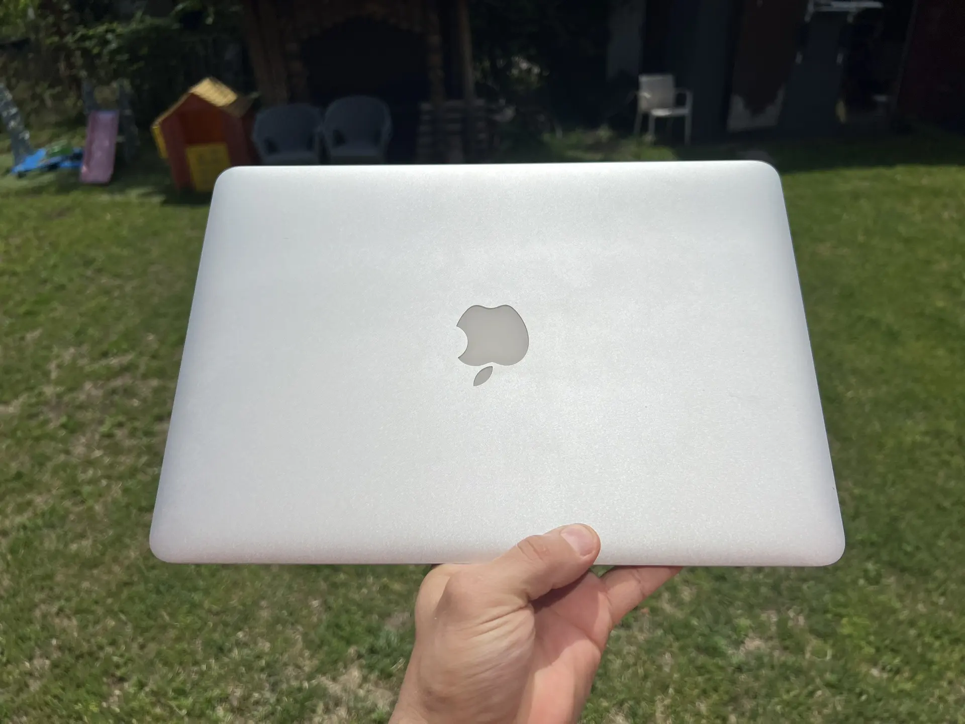 Продаю Apple MacBook Air 13" 2015 года. Ноутбук оснащен процессором Intel Core 15 с частотой 1.6
ГГц