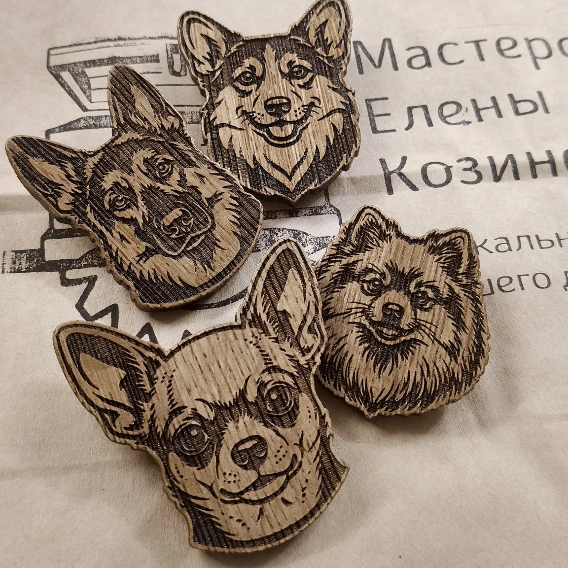 В комплект к брелоку можно приобрести брошь с мордочкой своего питомца 😘