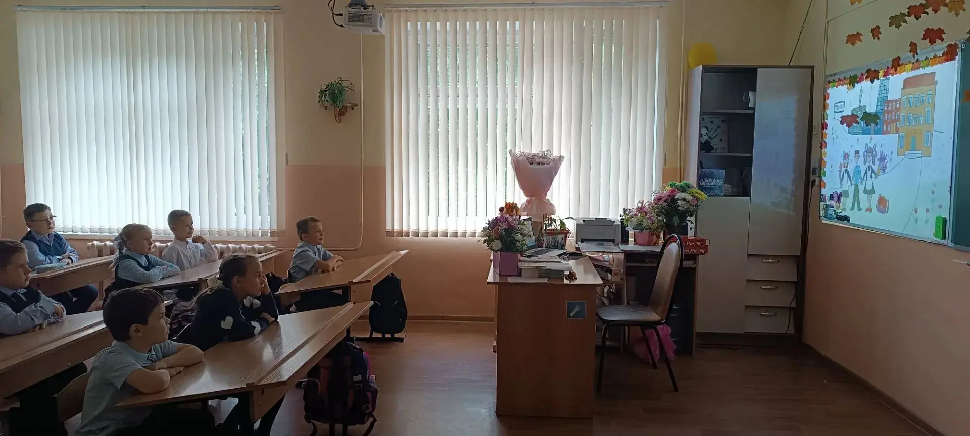 🎬Сегодня учащиеся начальной школы посмотрели тематический видеоролик, посвящённый Дню ...