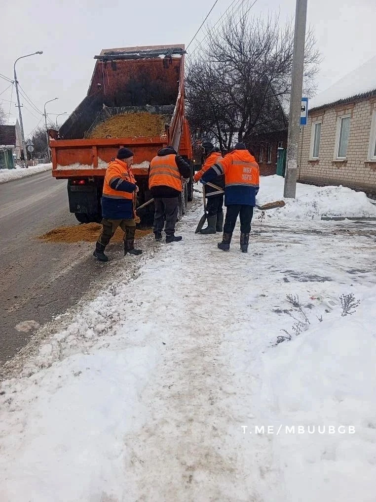 В связи с ухудшением погодных условий и прогнозом ледяного дождя коммунальные службы переведены в ре