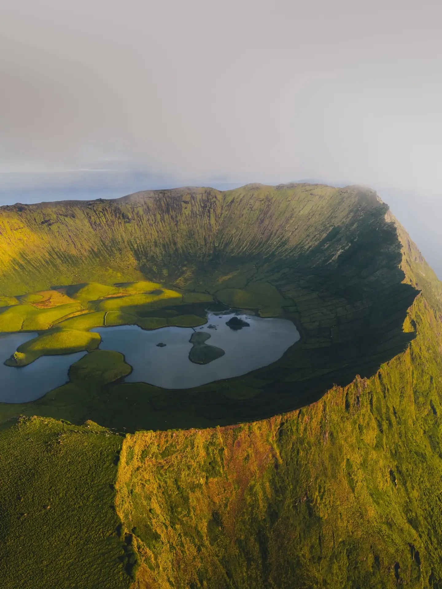 Гигантский кратер, который представляет собой целый остров - добро пожаловать на Азорские острова!