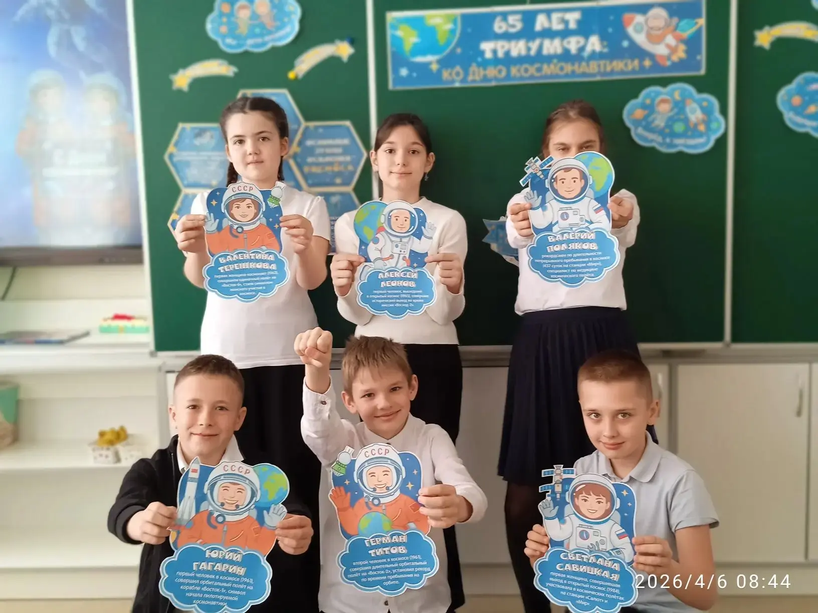 Начало новой четверти — это всегда волнительно! 🌸 А сегодняшний понедельник в лицее начался как обыч