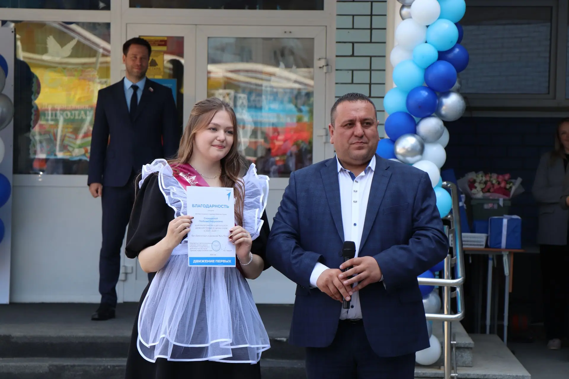 #Последнийзвонок_11 классы💔🔔   🎈В нашей школе прозвенел Последний звонок. Для учащихся 11 классов - 
