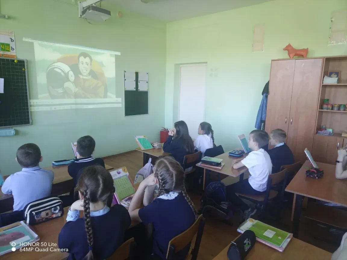 🌎🪐🌙Сегодня во всех школах страны прошли внеурочные занятия «Разговоры о важном»,темой которых стала 