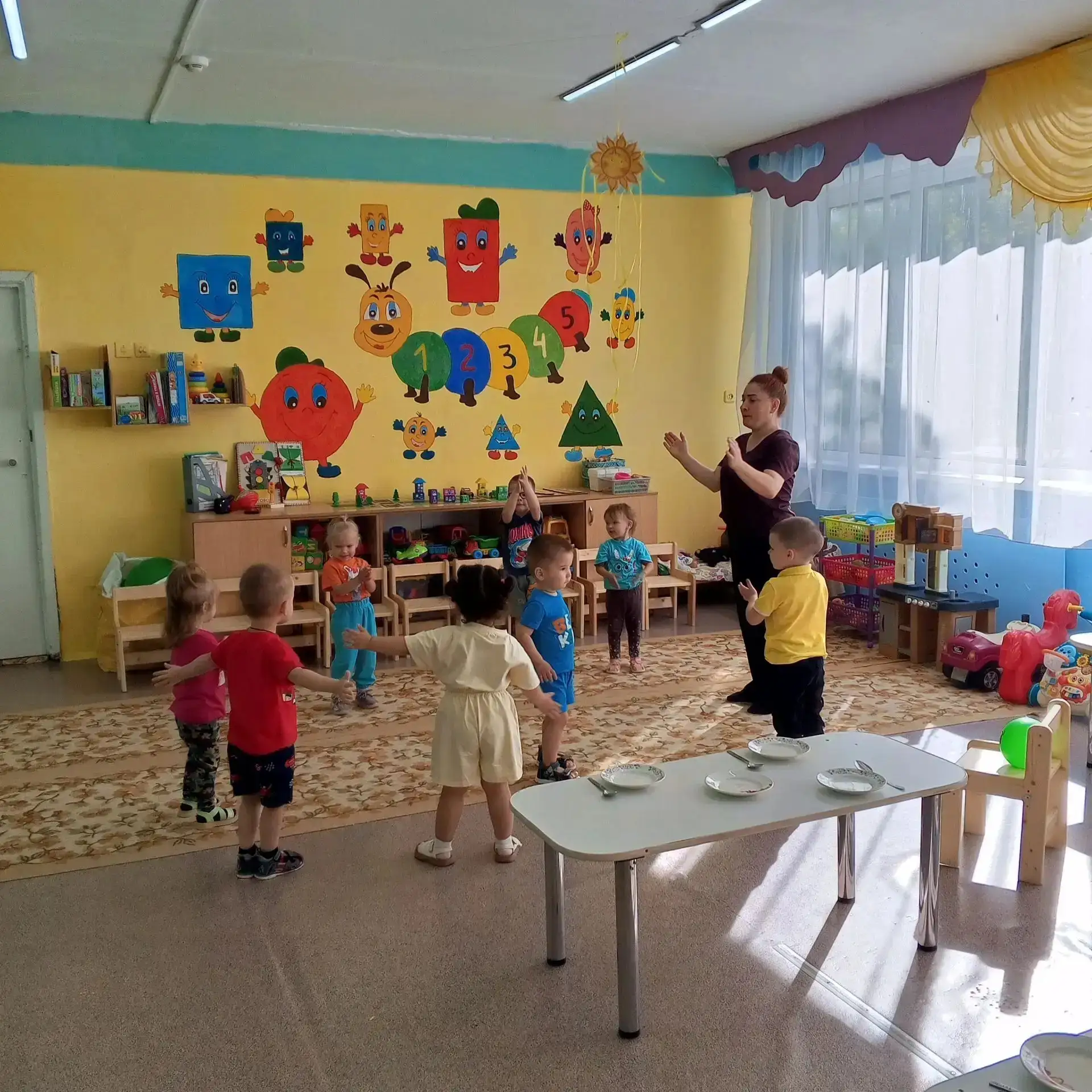 Утренняя гимнастика стала неотъемлемой частью ежедневного распорядка дня для воспитанников первой и 