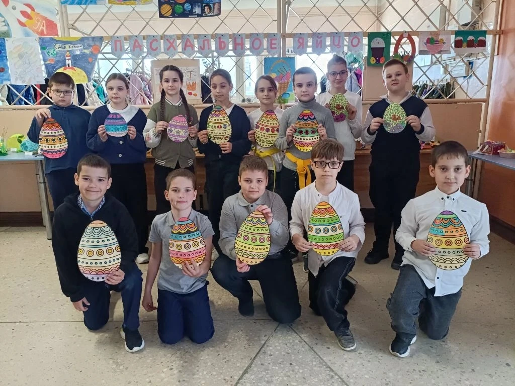 Вот такие праздничные и весёлые ребята из 3б класса!🧡💛
