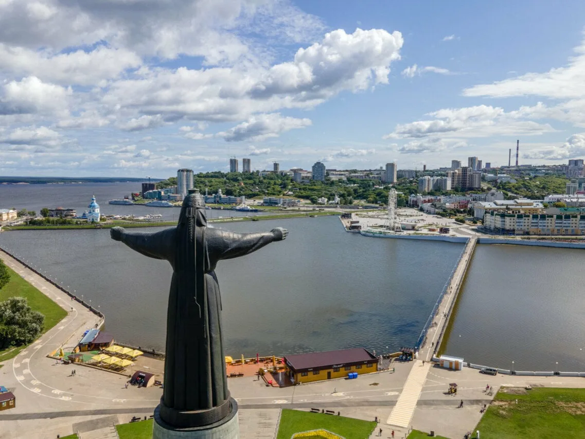 Дорогие чебоксарцы! От всей души поздравляю вас с Днём города!