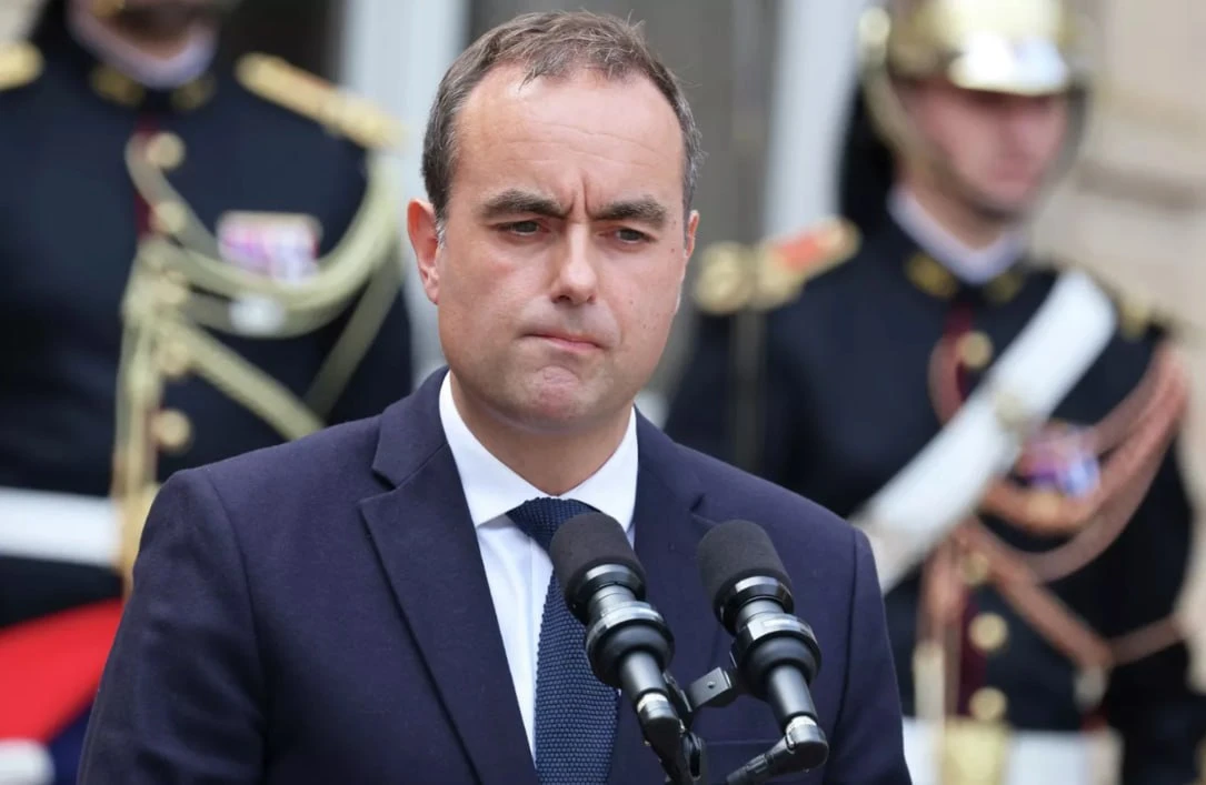 Премьер-министр Франции Себастьен Лекорню обязал сотрудников всех министерств, включая министров, пр