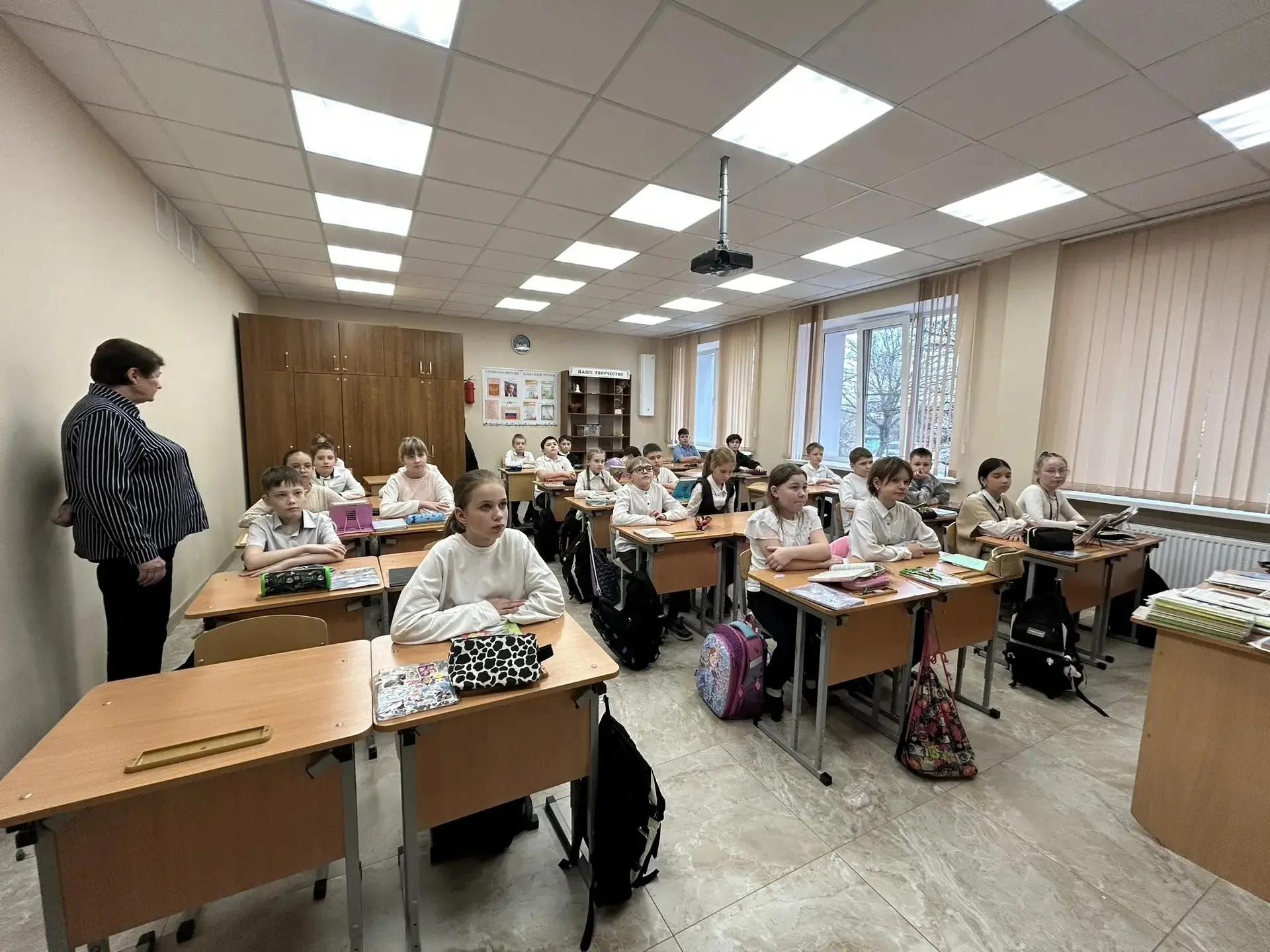 📢 Вчера в нашей школе прошла увлекательная лекция на тему «Пешеход», которую провел инспектор ДПС вз