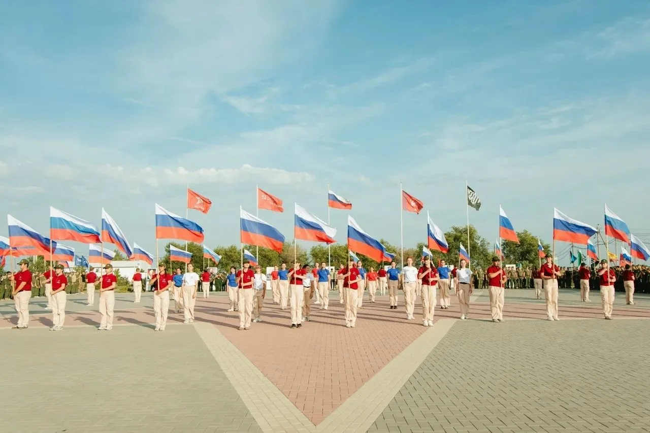 ✈️ Активистка «Движения Первых», ученица Дударевской школы Софья Попова проходит обучен...