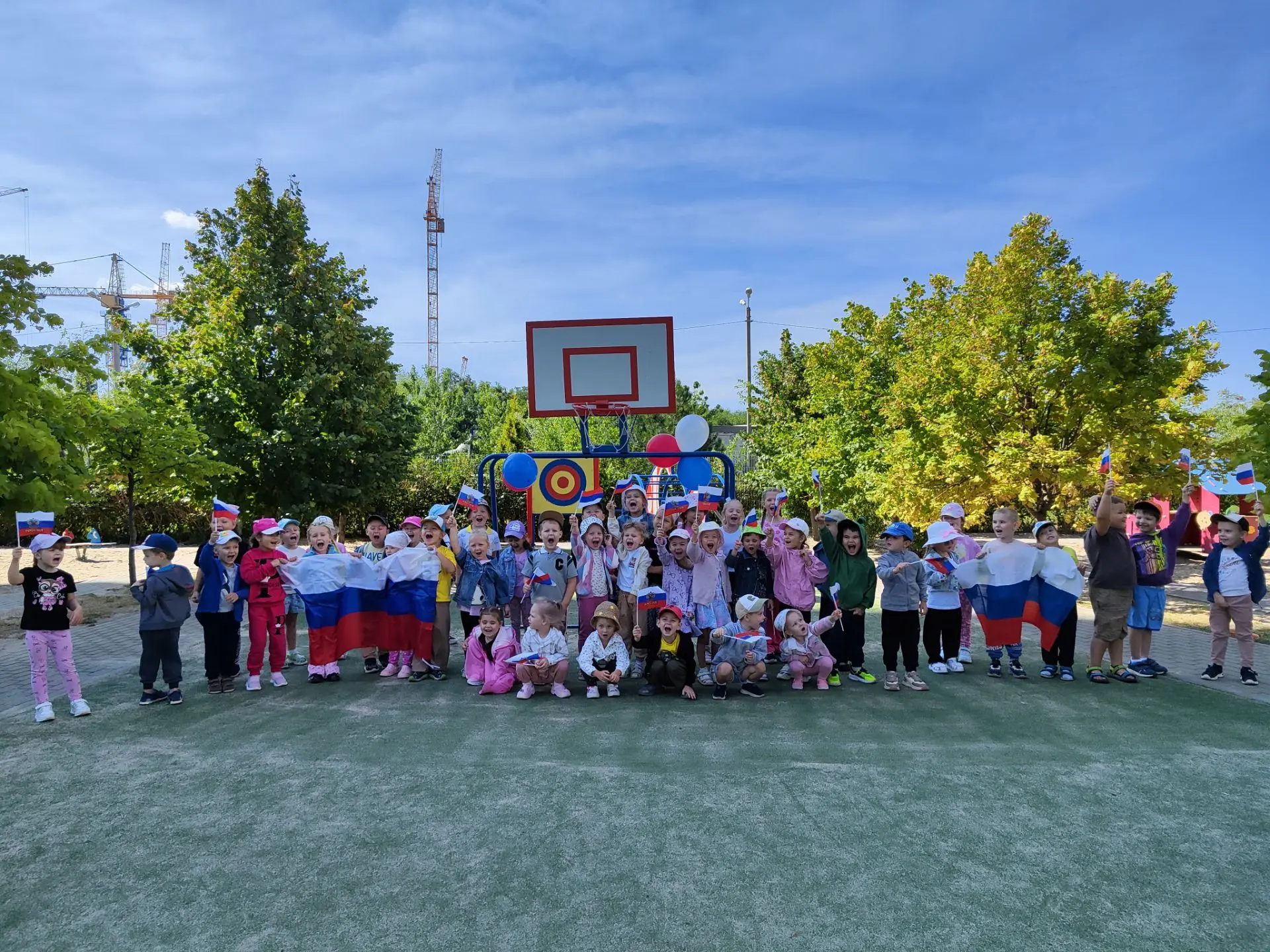 Мы сегодня в честь Дня Флага