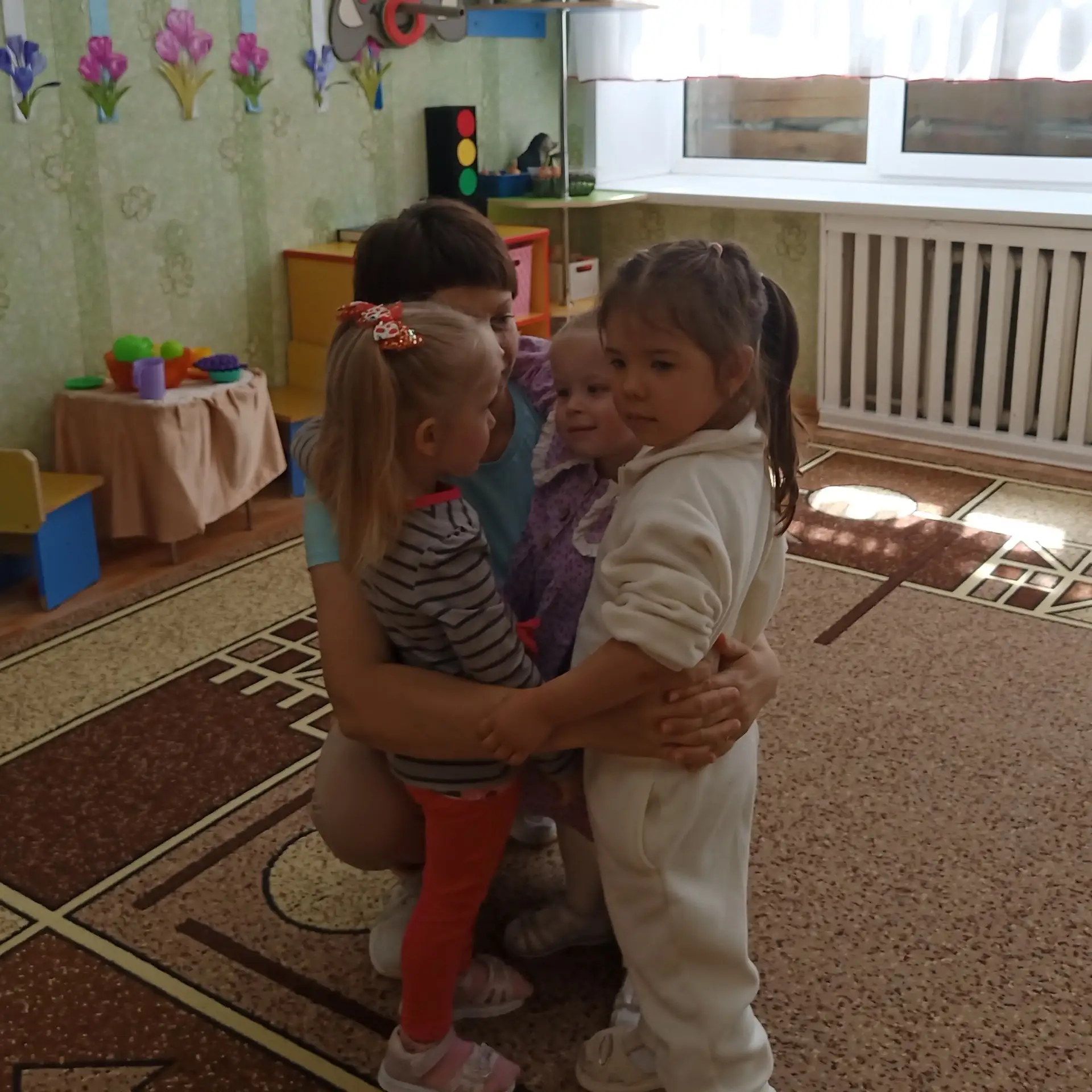 В нашем детском саду 🏡 прошла акция «Обними ребенка» с целью создания атмосферы поддер...