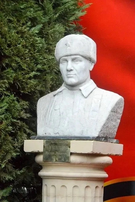 🎖️ 23 июня — день рождения Героя Советского Союза Цезаря Львовича Куникова

В Геленджике бережно хр