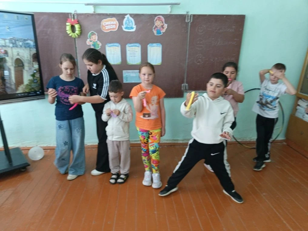 Второй день чудесного настроения в летнем оздоровительном лагере "Солнечный город"! Вес...