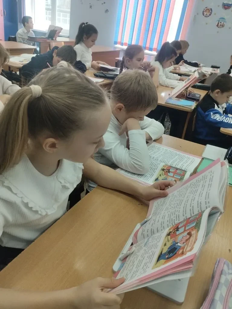 Наставничество в действии: Литературное путешествие с Таисией! Сегодняшний урок литературы во 2 "Д" 