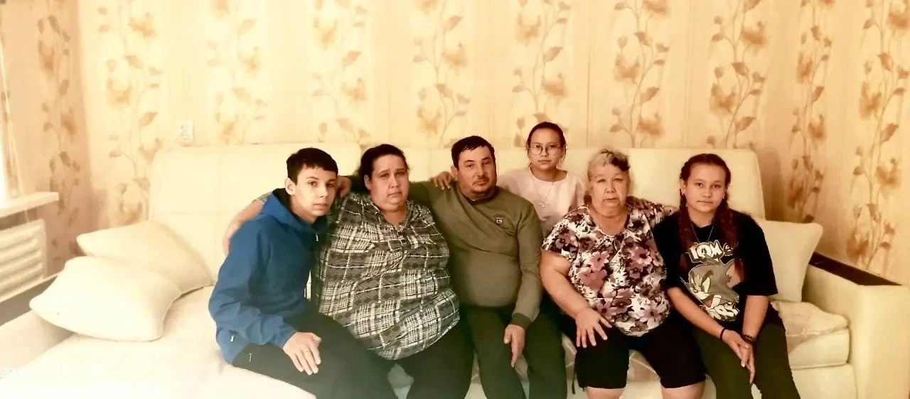 Семья — это мир, доброта и любовь.
Семья так нужна, каждый день, вновь и вновь.
Пусть каждый на свет