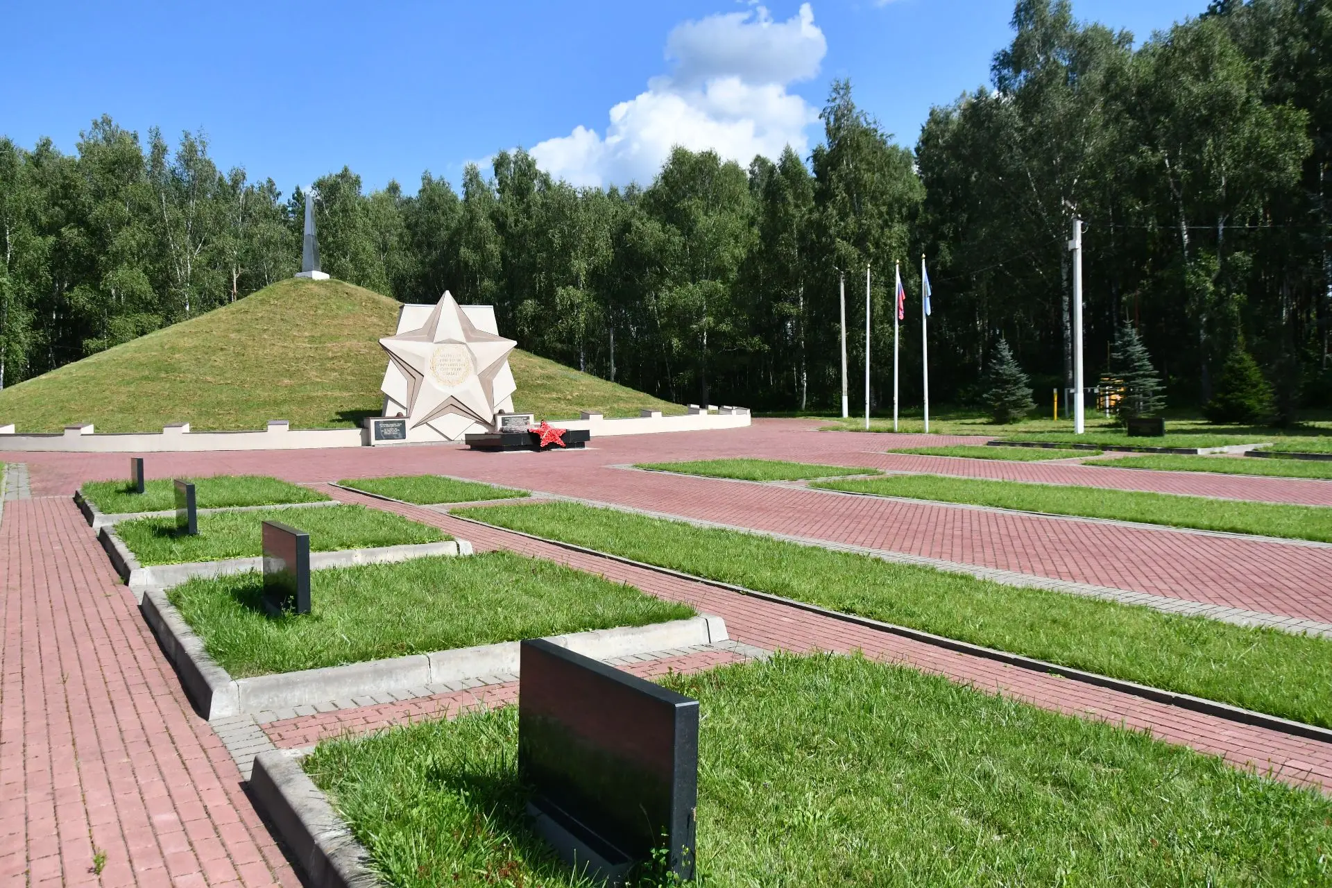 🕯️ СОХРАНЯЕМ ПАМЯТЬ ВМЕСТЕ: ЗАБОТА О МЕСТАХ ВОИНСКОЙ СЛАВЫ В БЕЛЁВСКОМ РАЙОНЕ