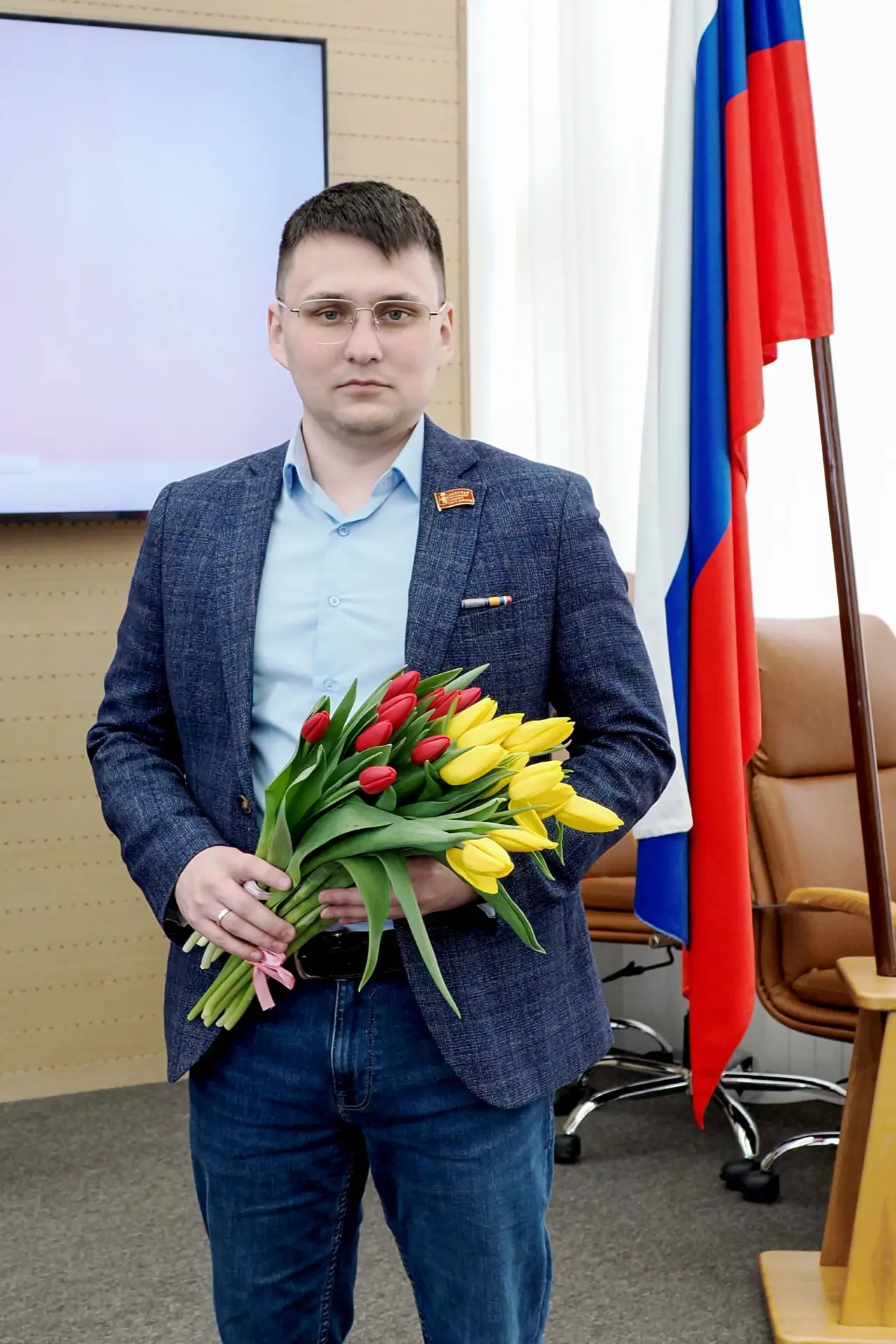 С праздником, девчонки!💐