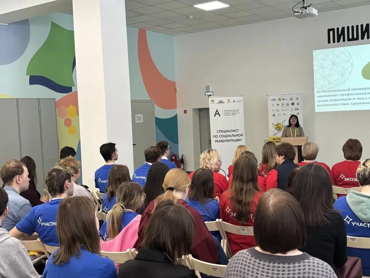 Екатерина Коноплёва и Эвелина Воробьёва, студентки кафедры дефектологического образования, в числе п