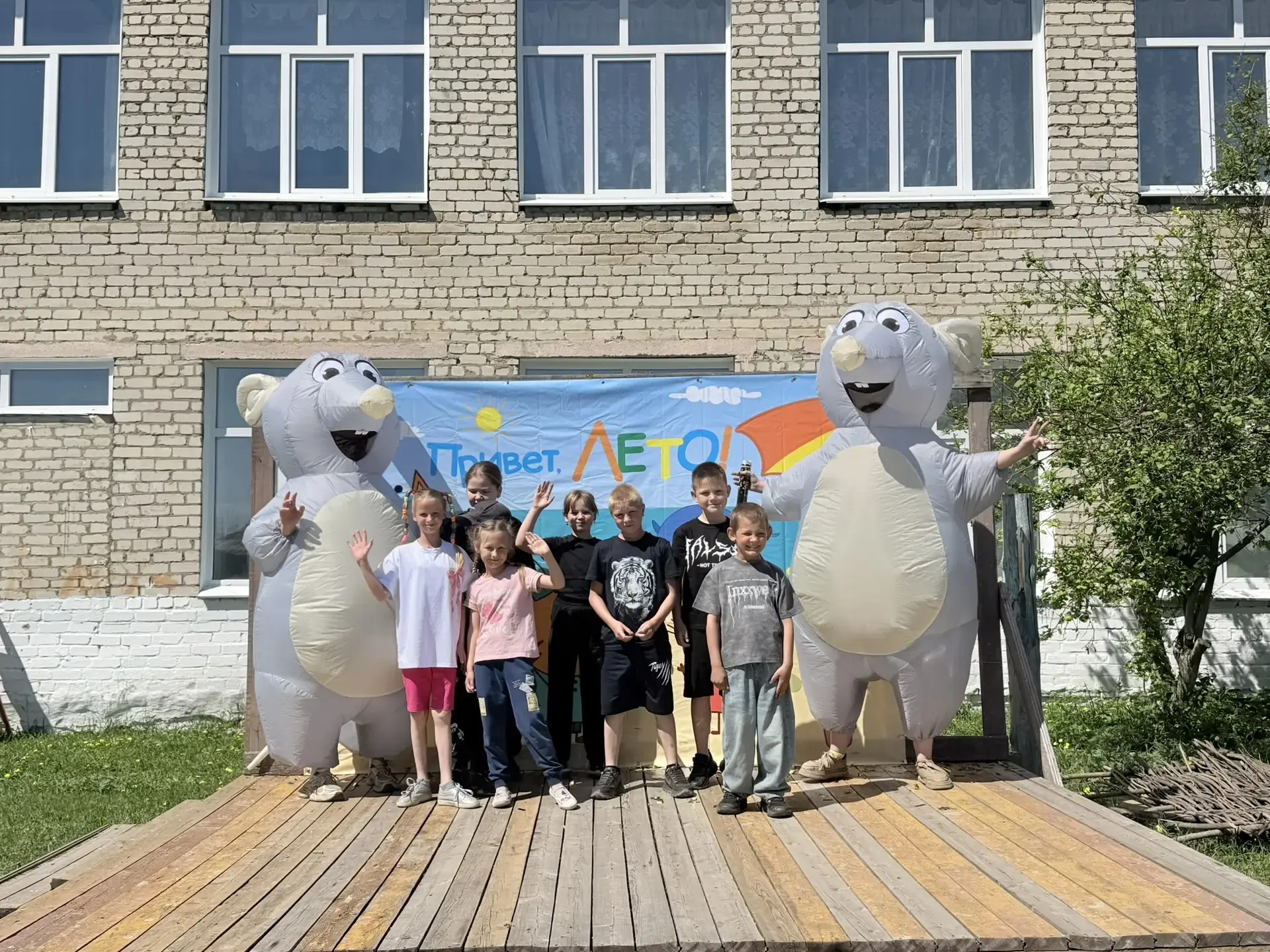 Школа закрывается на каникулы! Но не совсем...😉

Дорогие ученики и родители! Учебный год официально