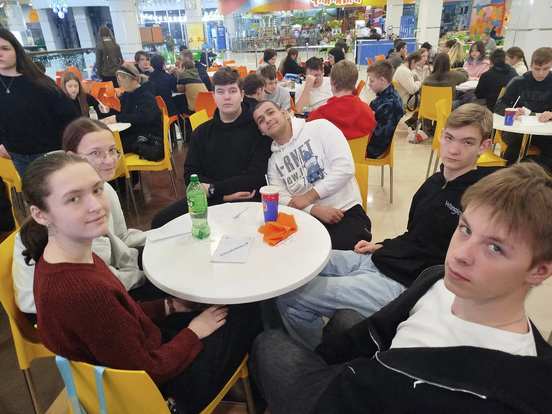 ❄️Морозы не страшны!   В воскресенье 4 команды школы 50 отправились на игры “Что? Где? Когда?”💪  За 
