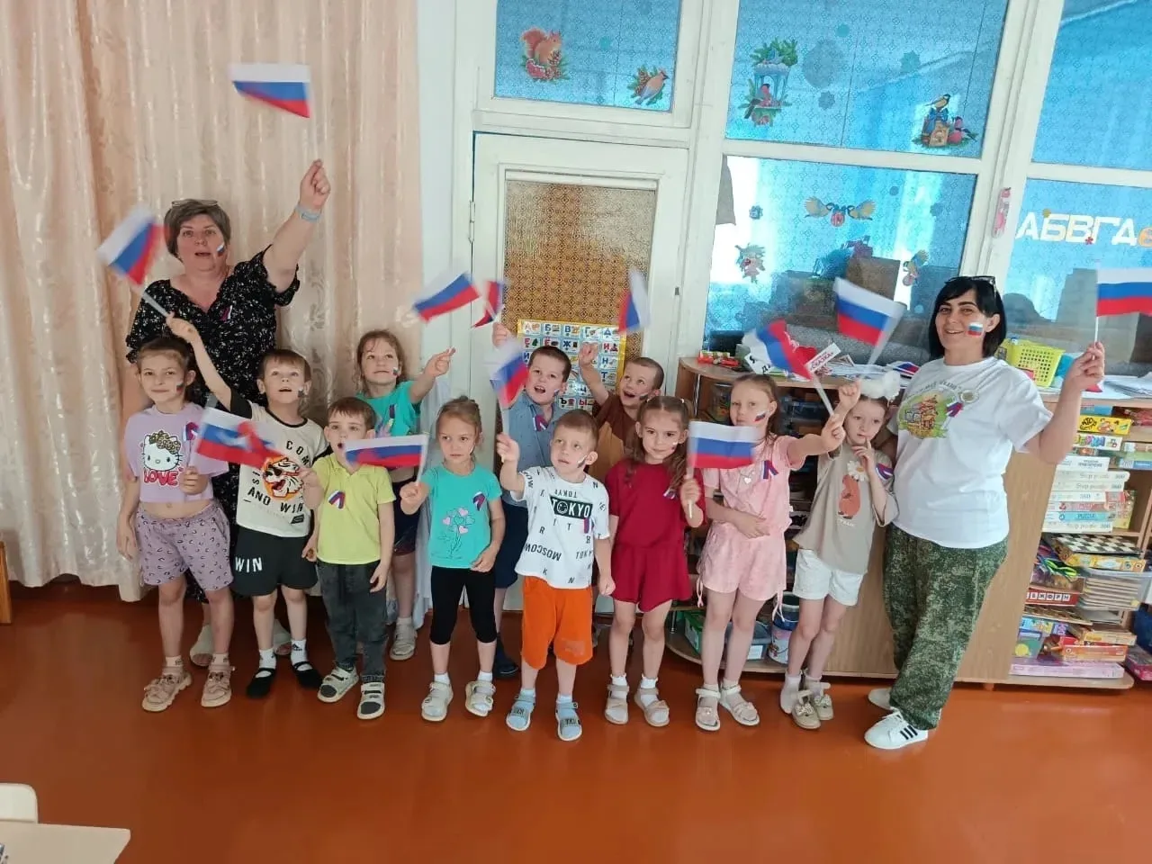 В детском саду №15 «Сказка» села Дивное прошло мероприятие «Моя родина — Россия», посвящённое единст