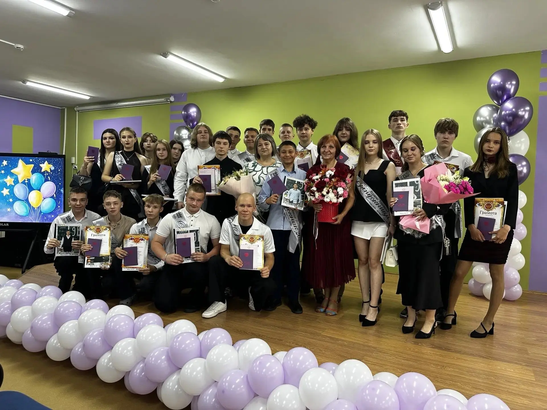 Закончились экзамены. Настал период выбора и самоопределения. Большая часть выпускников решила продо