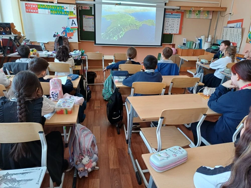 🇷🇺 3 «А» класс: Крым и Россия — вместе навсегда!  18 марта наша страна отмечает важную дату — День в