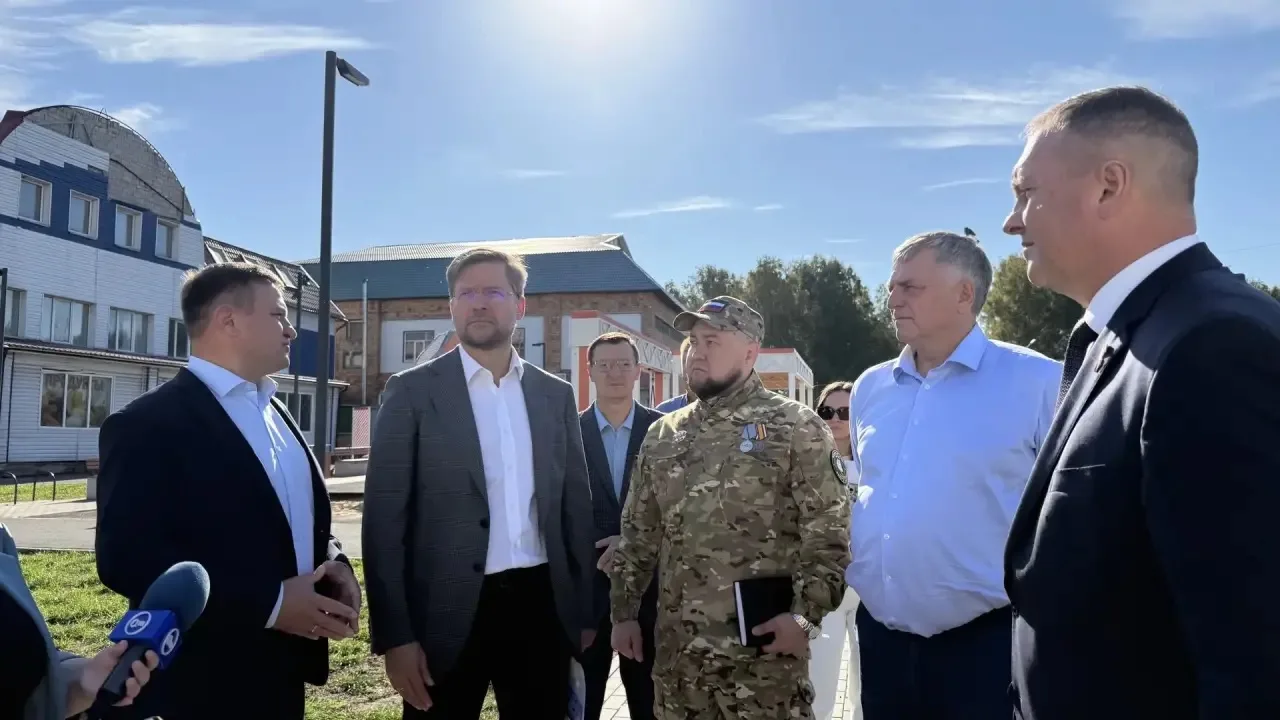 Сегодня в Ачинском округе работали председатель Правительства края Алексей Медведев и д...