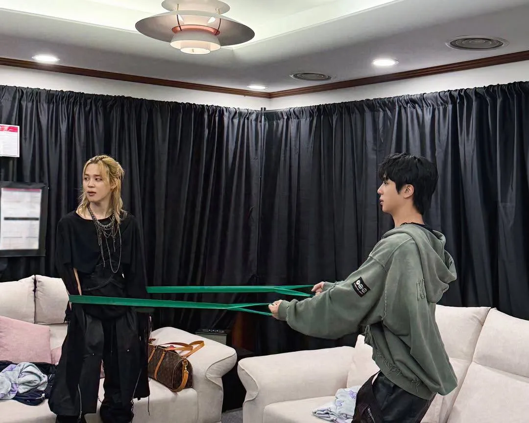 Обновление официального аккаунта bts.bighitofficial

— Растяжка Джина 💪

@Crazy_Koreans

Telegram |