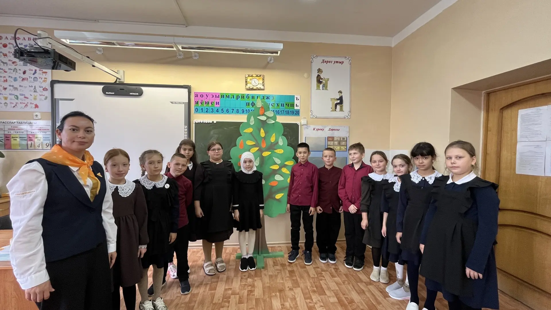 Сегодня с начальными классами организовали классный час, посвященный Дню Победы над мил...