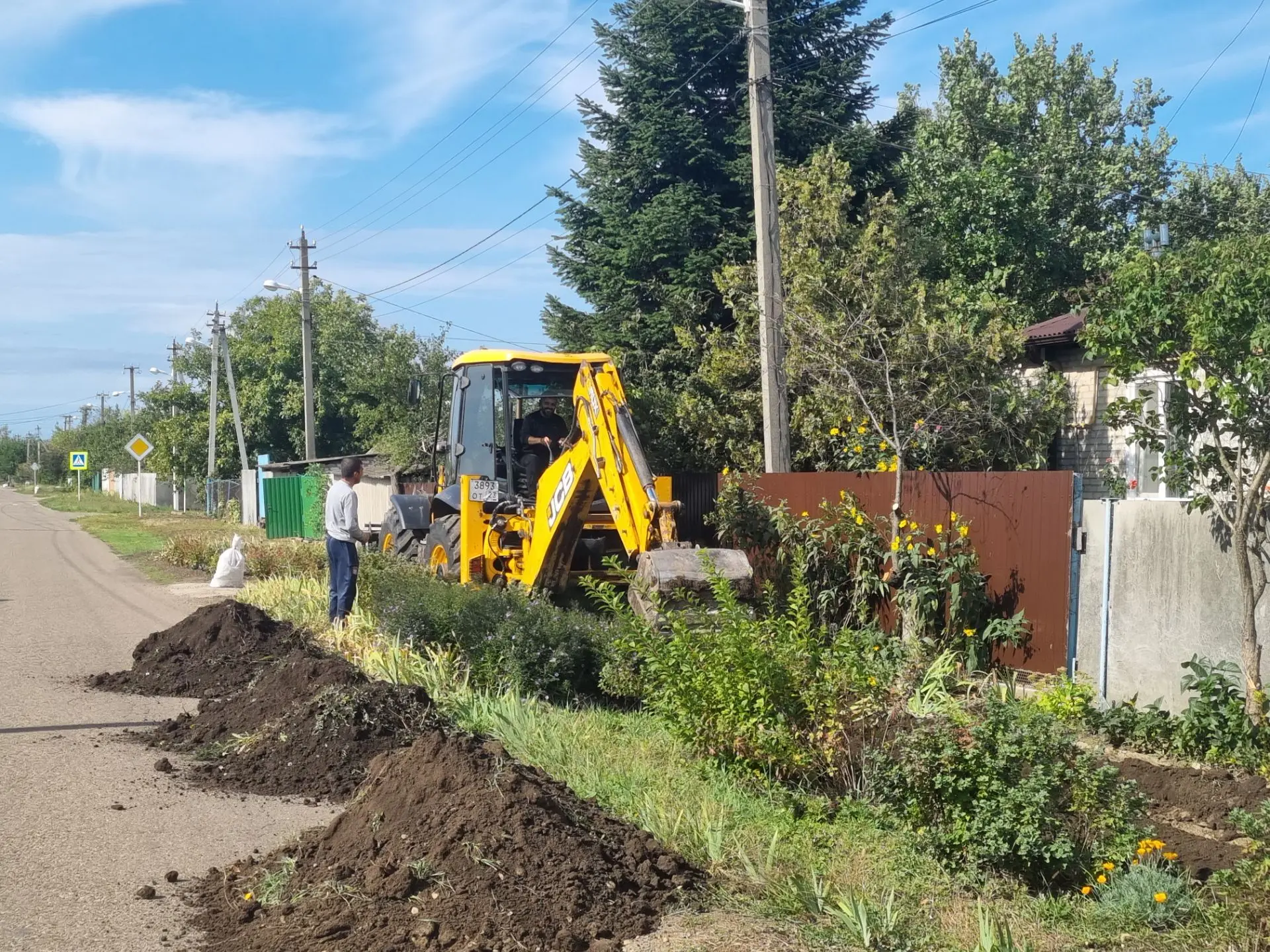 🚧 Более 700 метров тротуара появится в поселке Мирском до конца октября