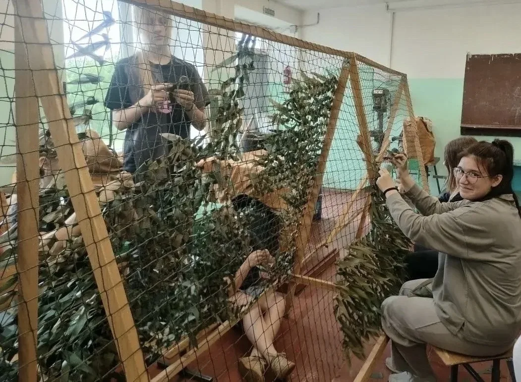 В нашем школьном лагере "Радуга" ребята не только веселятся и наслаждаются летними днями, но и заним