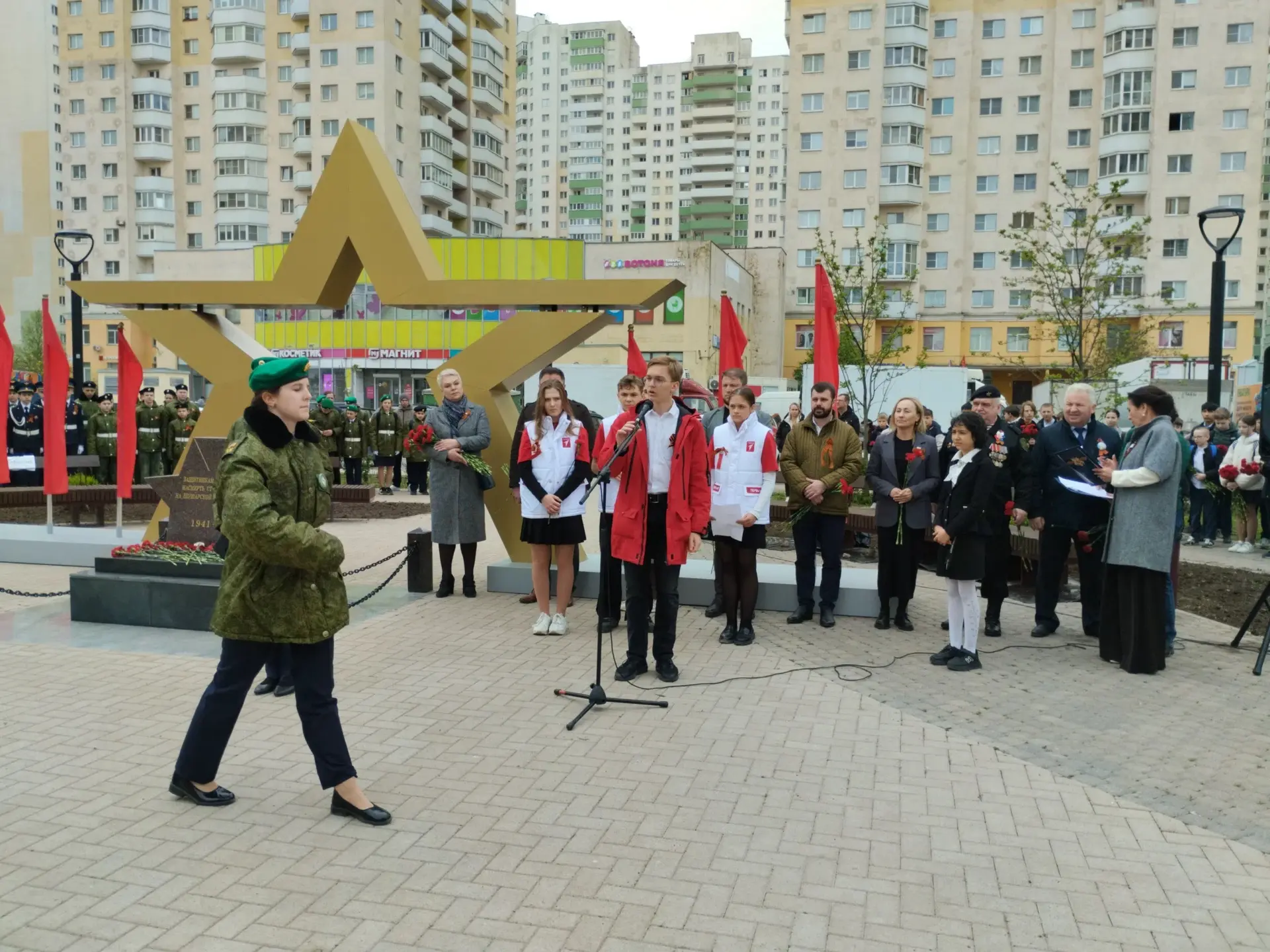 07.05.2026 г. активисты школьного музея приняли участие в районном митинге, посвящённом Дню Победы, 