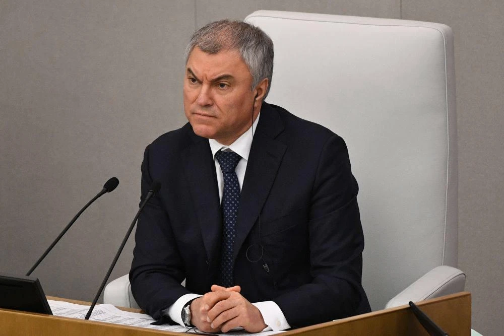 Володин заявил в Госдуме, что Россия справится с проблемами на бензоколонках благодаря ...