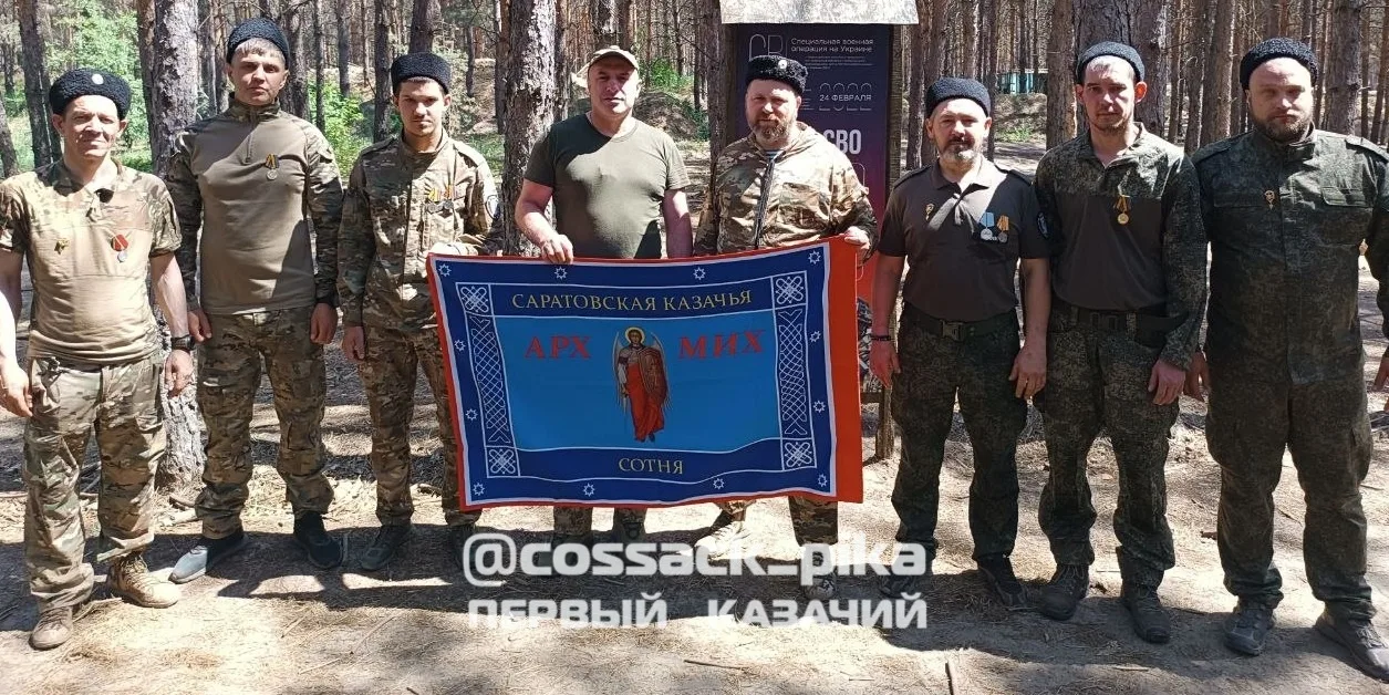 По случаю Дня России в Саратовской казачьей сотне состоялось торжественное награждение отличившихся 