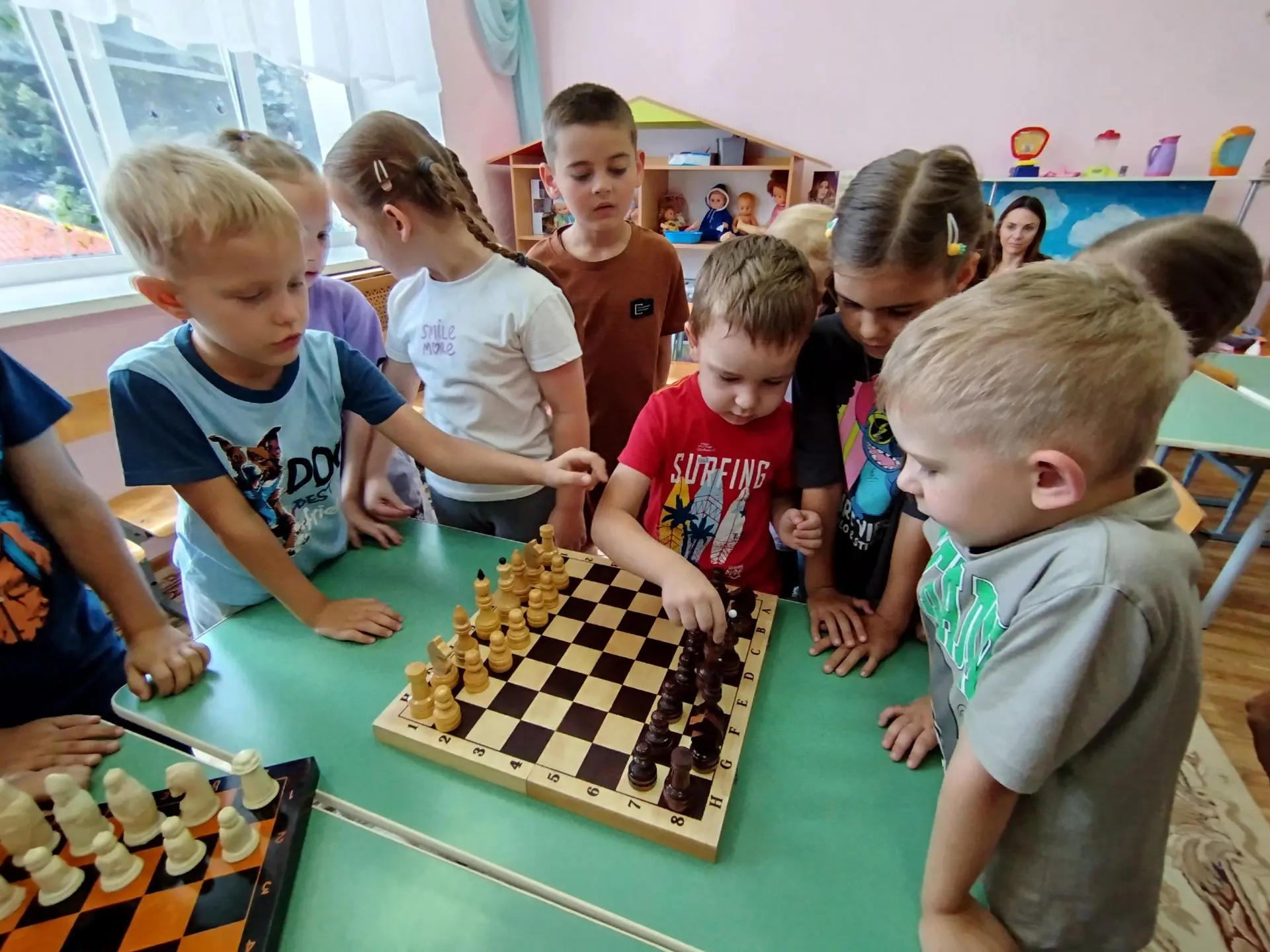Тематический «День шахмат» в нашем детском саду! 🎉Дошкольники познакомились с самой загадочной игро